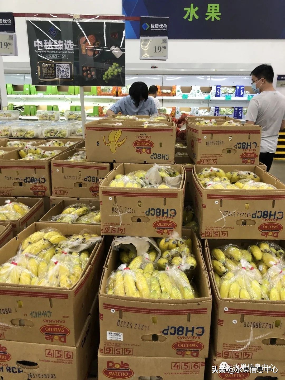 中秋节前，走访两家水果零售店，水果标准化在这里体现的淋漓尽致