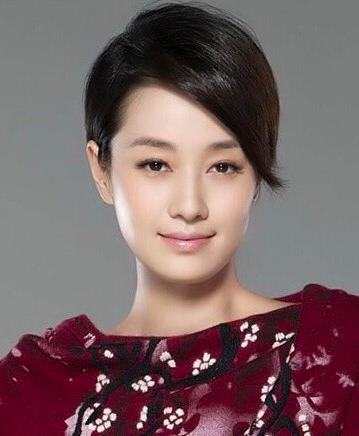 曾黎穿衣打扮图片大全,曾黎戴墨镜西装照片