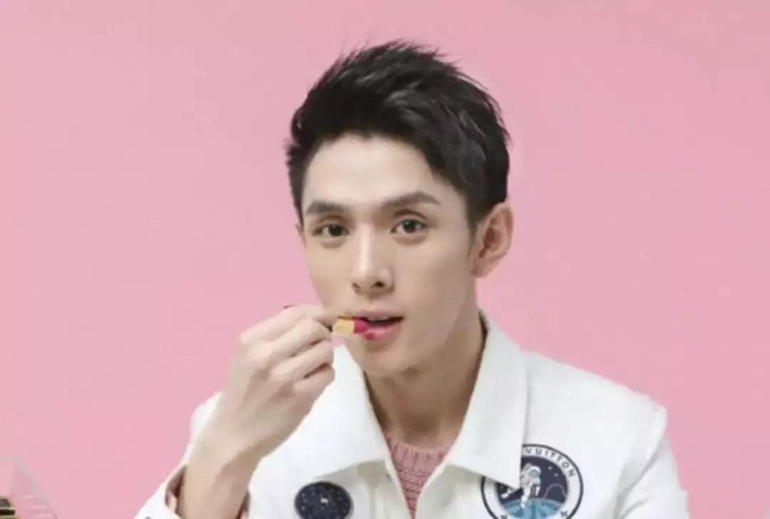 从李佳琦的口红营销看美妆零售