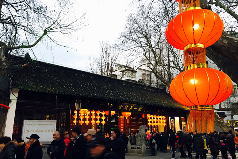 月下说金陵，晨起游南京