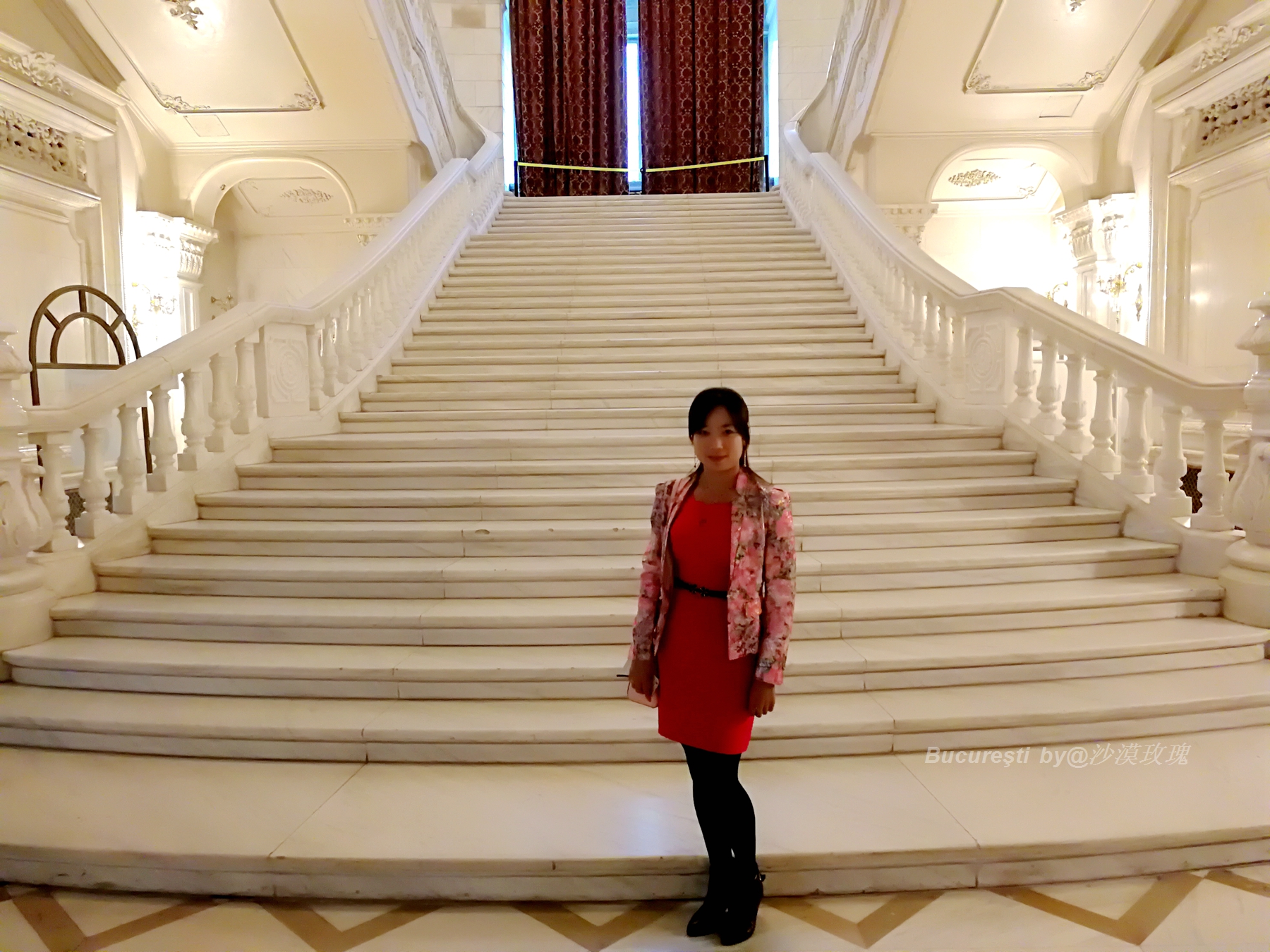 耗资100多亿的建筑里面非常壮观,耗资2亿最丑建筑