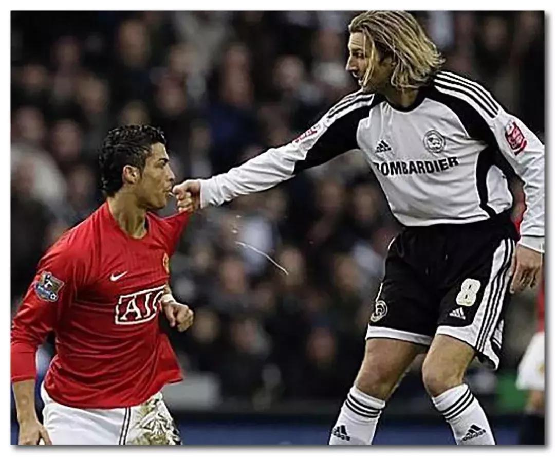 足球场为什么球员要吐口水,足球场上为什么球员乱吐痰