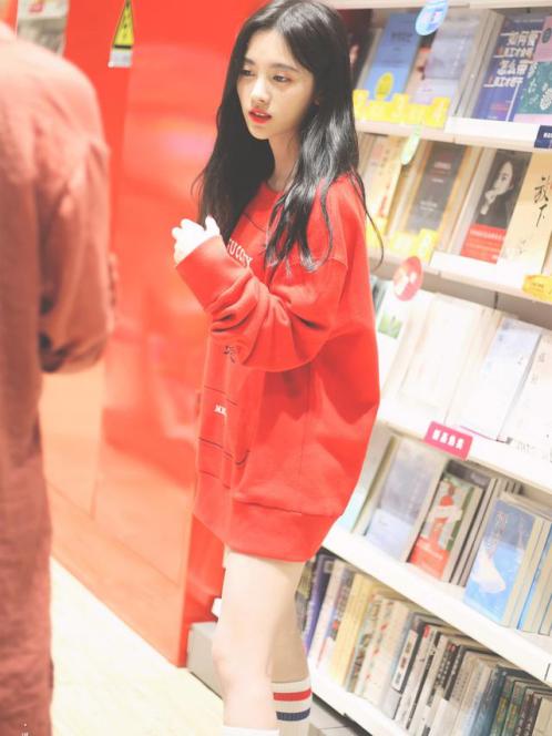 鞠婧祎气质清纯可爱,鞠婧祎渔网袜日常搭配高级感御姐