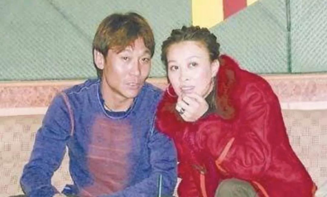 那英暗恋蔡国庆吗,那英结过几次婚