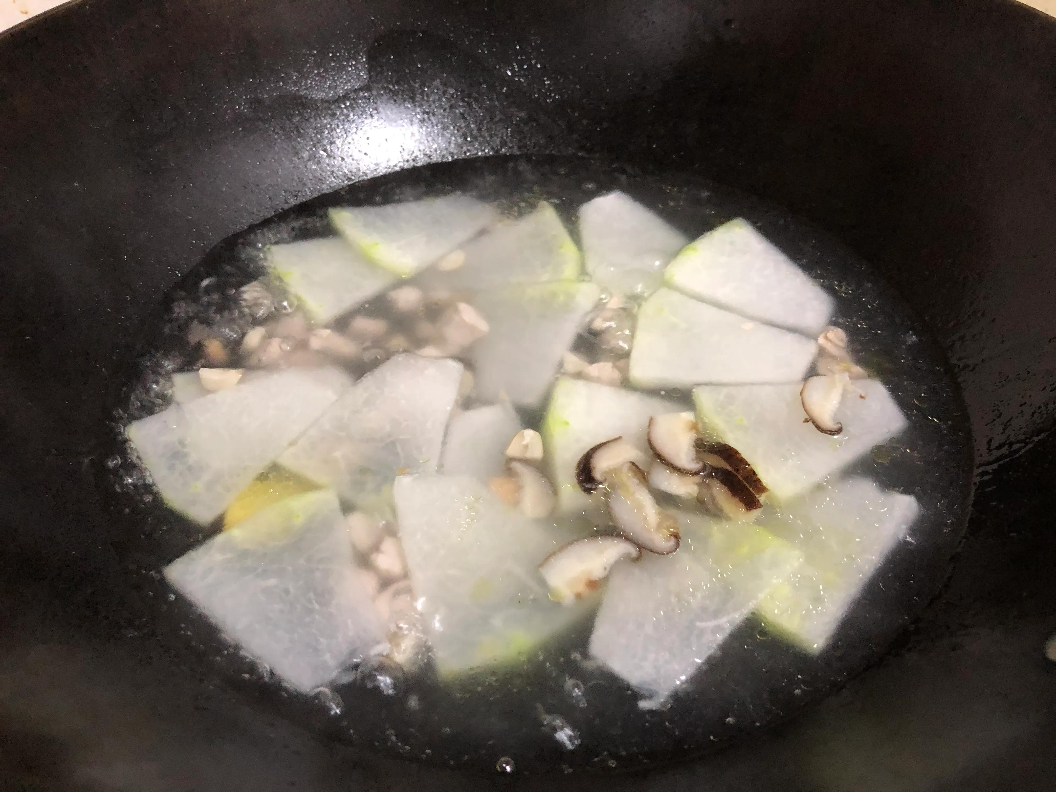 琳子阿姨家的日常菜谱五，夏日花样菜汤芦笋瘦肉汤，蔬菜中的海鲜