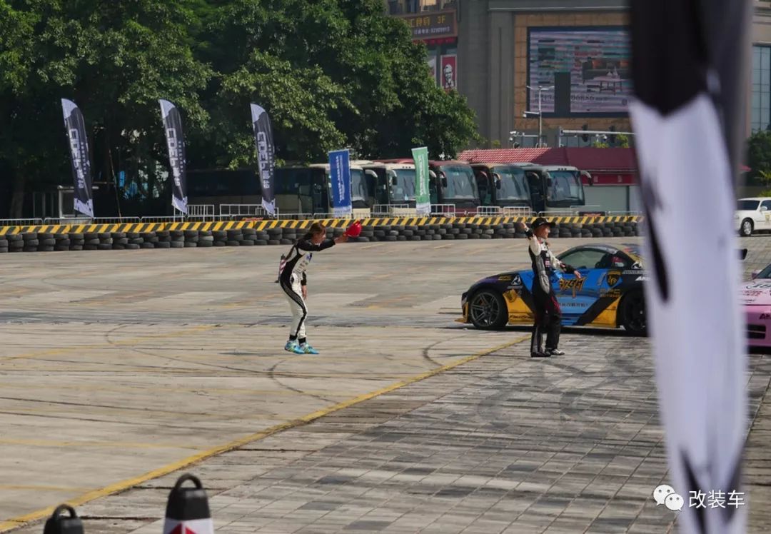 改装车聚会,改装车齐聚车展