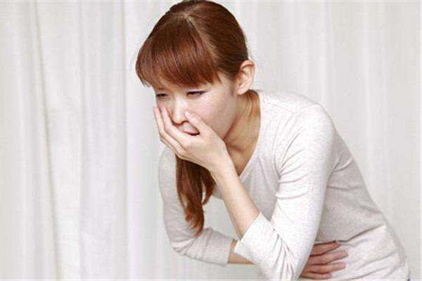 孕期尿频很烦恼，孕妈不要为了避免尴尬，去做一些得不偿失的事