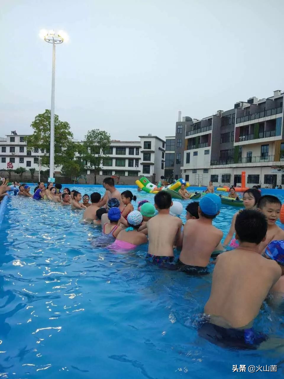 逃离高温“熔炉”，南方的夏天就该玩雪