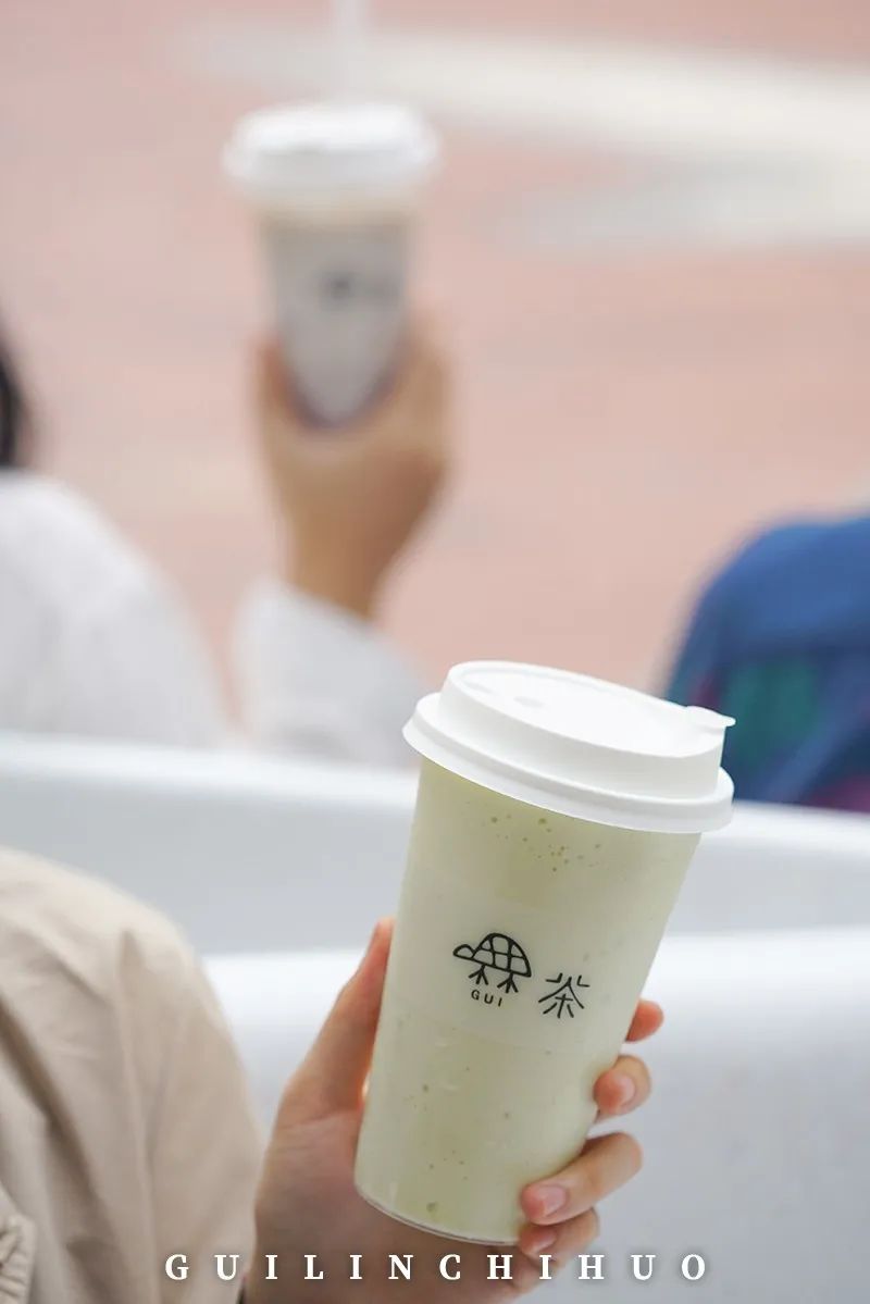 桂林奶茶店探店拍照,性冷淡风奶茶店拍照墙布置