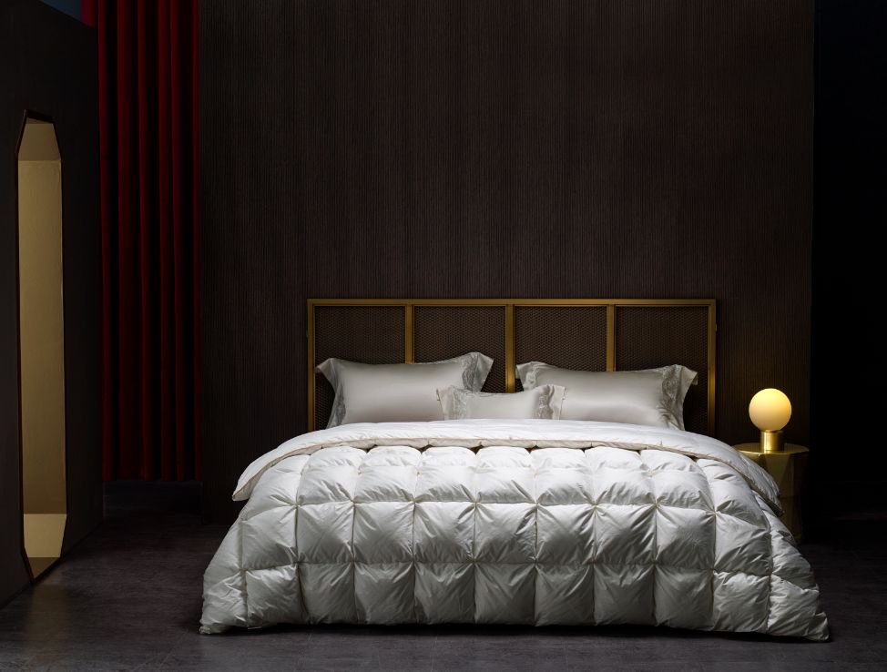 晒被子鹅绒被,晒被子被雨淋了怎么处理