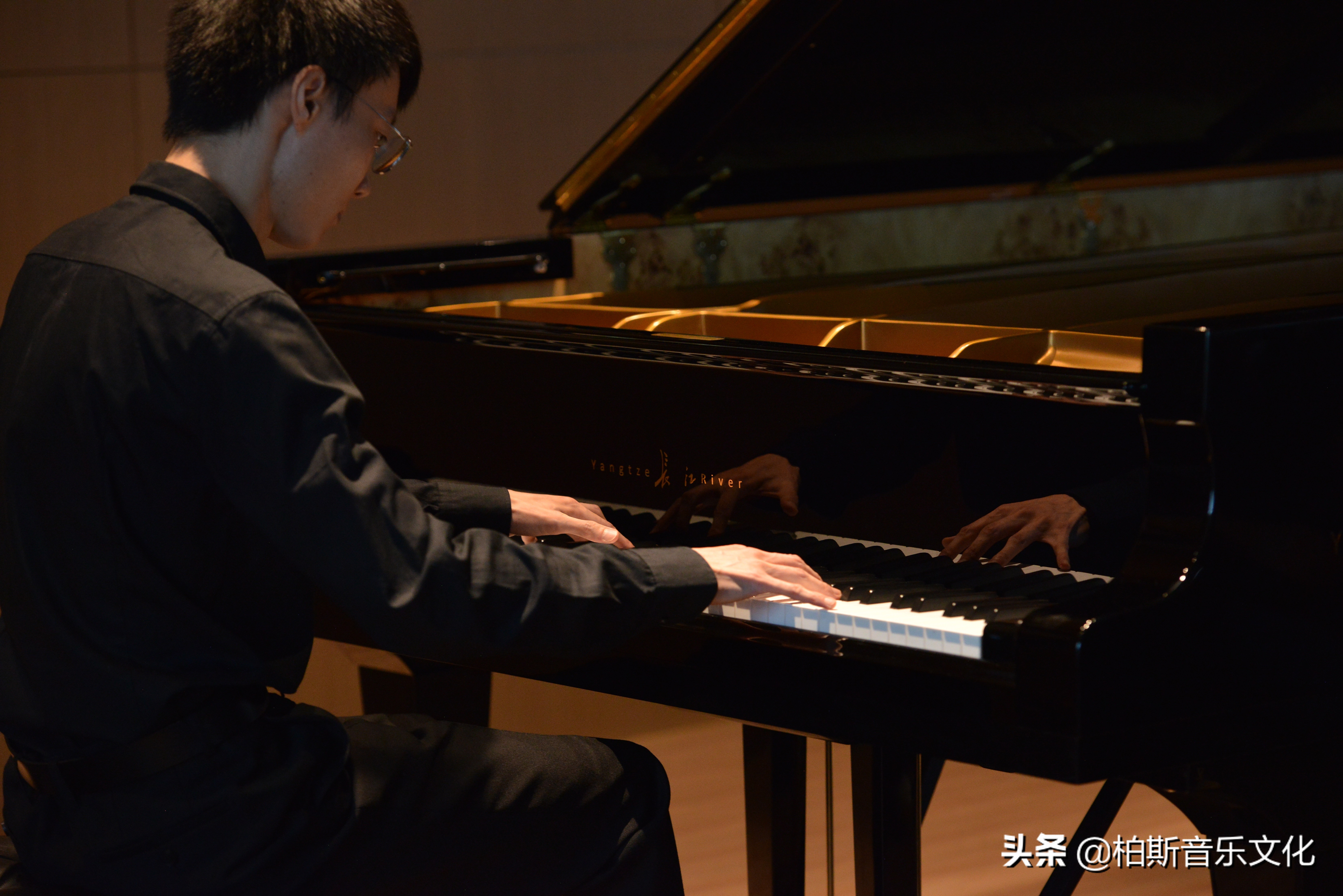 琴声飘扬，长江钢琴助力真香暑假