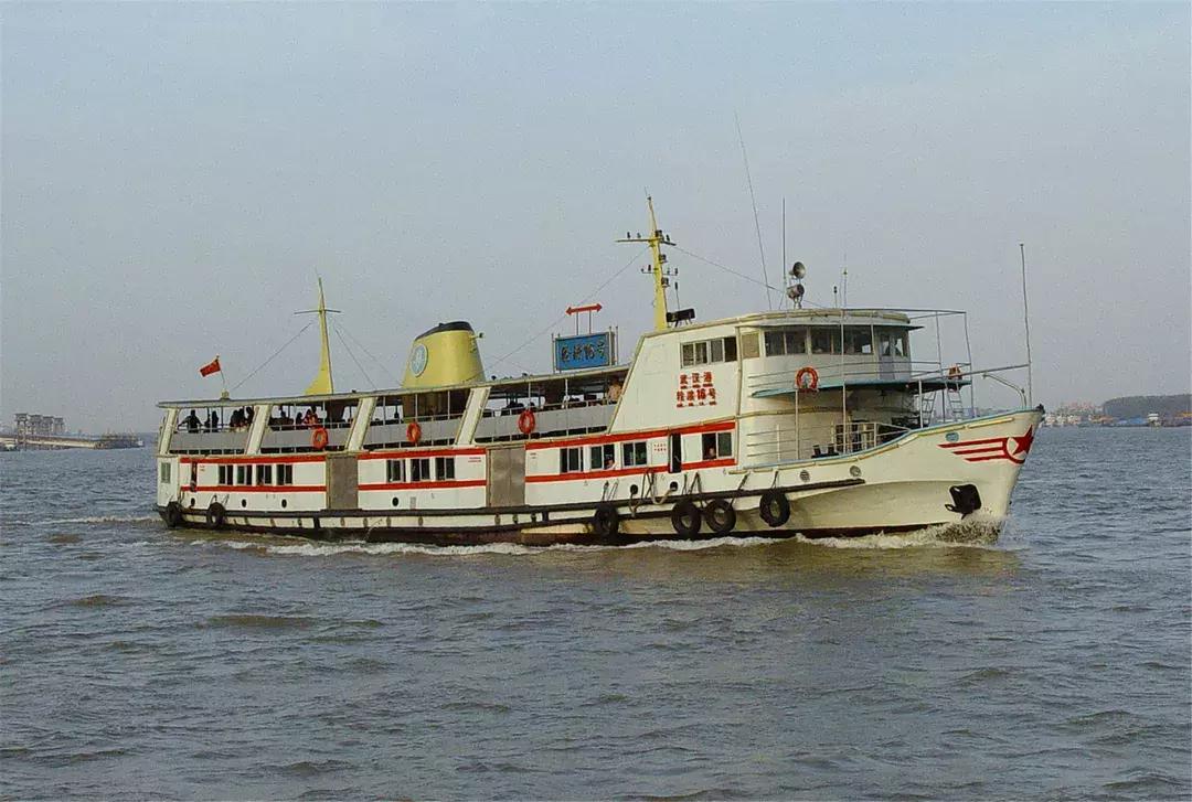 鎴戜滑鐨勮蹇嗘濡備竴鏉℃祦鍔ㄧ殑澶ф渤,绌垮煄璁板繂