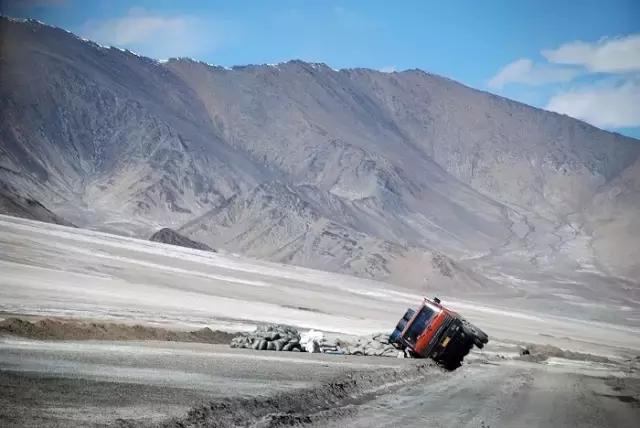 世界上海拔最高的公路！中国最神奇的天路！比川藏线还险10倍！