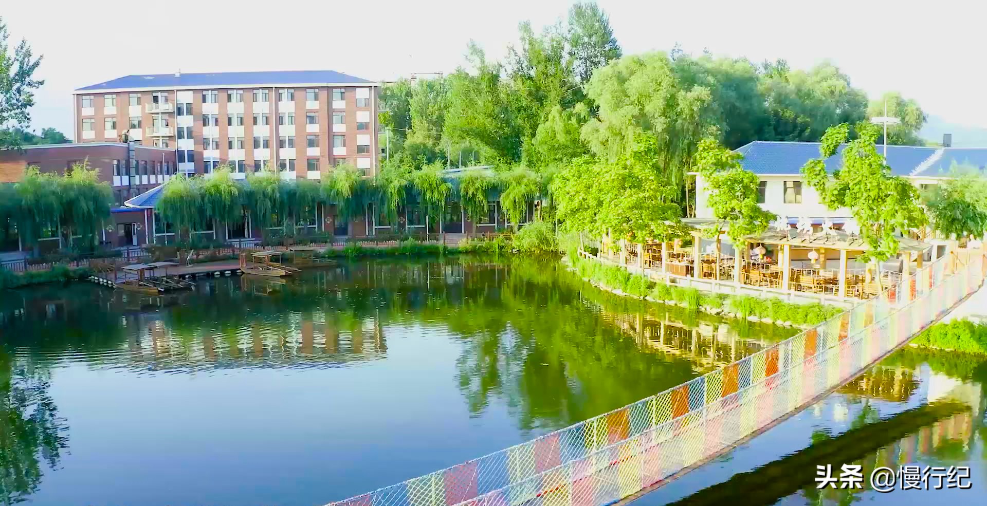 一眼温泉成就了方圆几十里的度假区，这里的悠闲生活，真的带劲