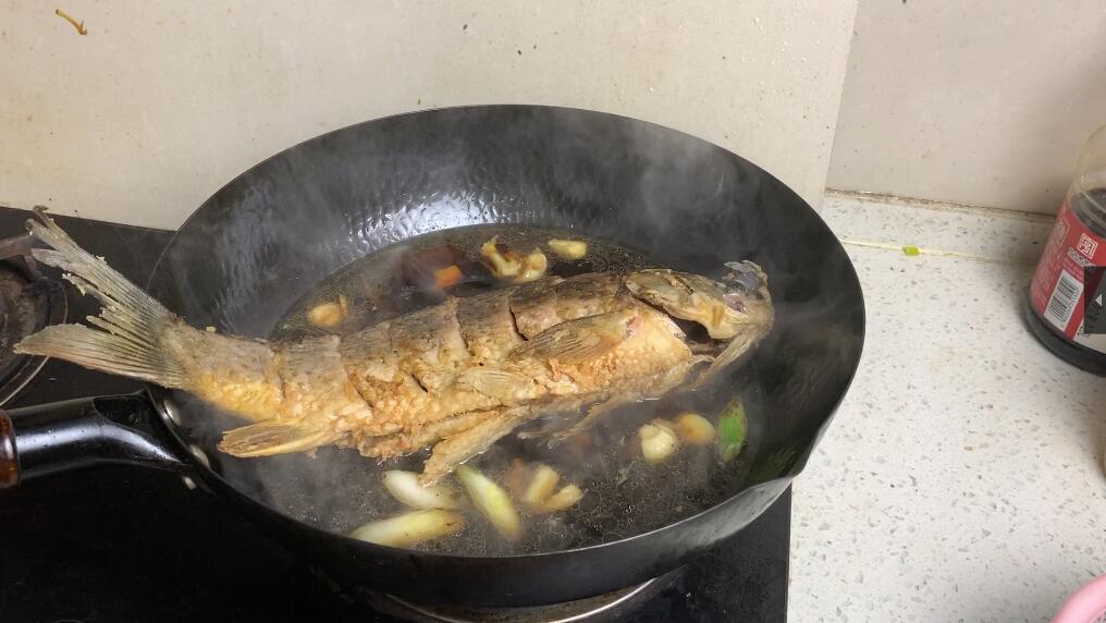 油炸鱼的正确炖法,清炖鱼先炸后炖