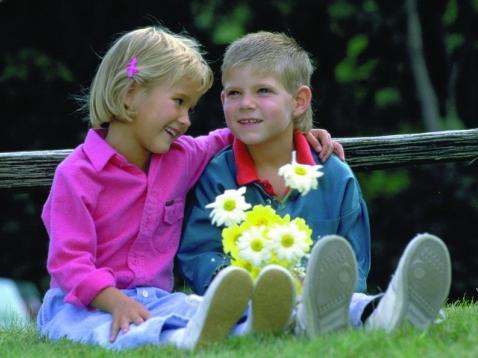 7岁女童竟来月经？这6种“催熟”的东西，请尽量让孩子远离