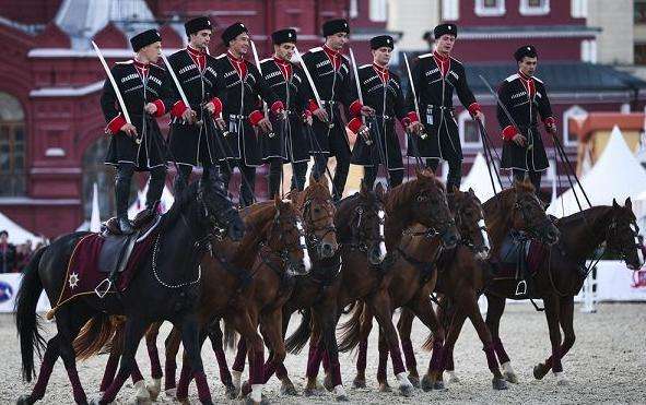 精选一组关于东欧的知识；东欧经济落后于西欧的原因