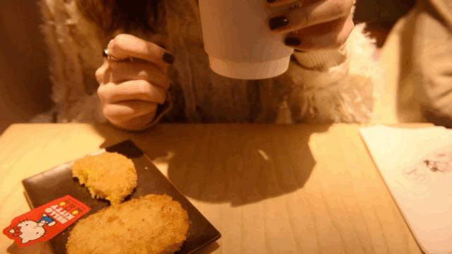 hellokitty鎺㈠簵绌胯。,hellokitty鑻卞浗浼︽暒閮婂灏忛晣