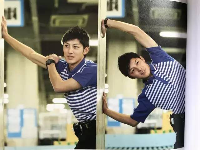 日本快递女员工,日本女快递员工作细节