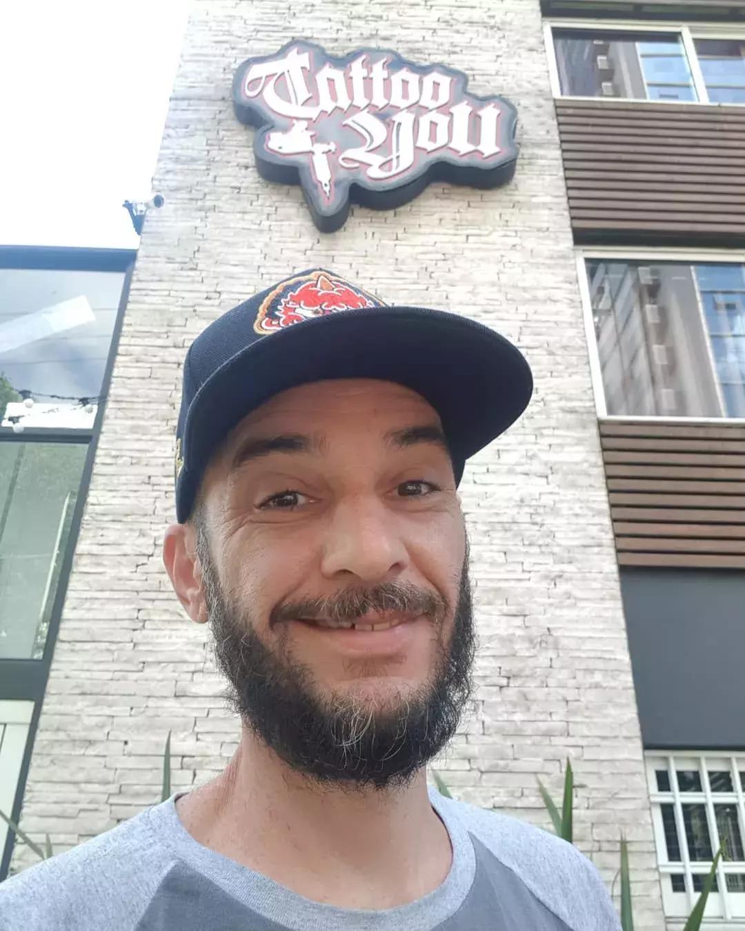 他用刺绣将回忆纹在身上，惊艳12万粉：玩的不止是心跳，还有童真