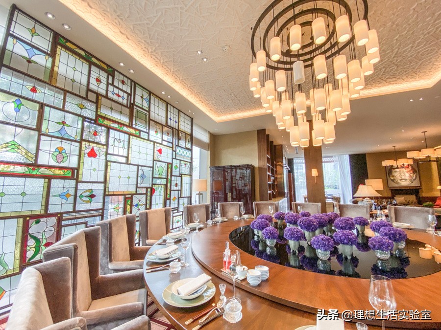 住在广州瑰丽酒店看外面风景,广州瑰丽酒店看到整个广州夜景