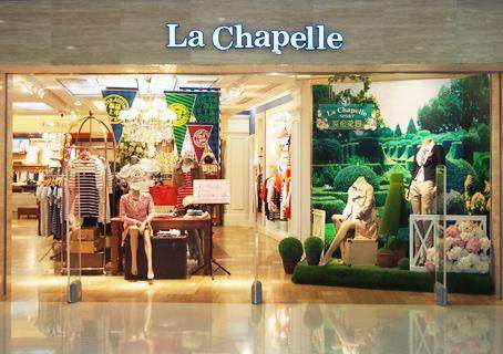 年亏21亿，关店4400家！“中国版ZARA”也凉了？|艾问人物