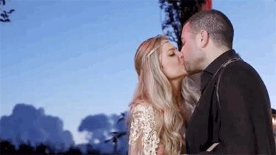 15万颗施华洛世奇水晶,eliesaab婚纱