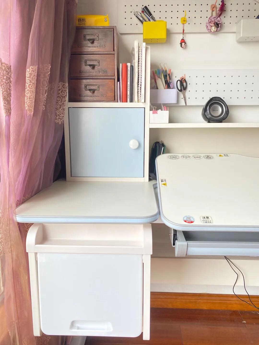 给孩子买学习桌好还是普通书桌好,儿童书桌要不要买学校同款