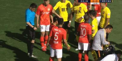 马宁判罚韦世豪引争议,马宁张雷最新消息