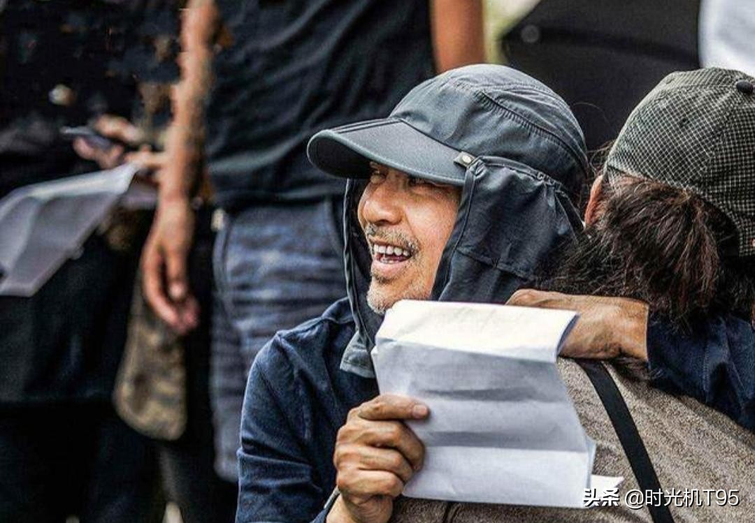 周星驰吃面的鸡公碗经典片段,周星驰经典片段吃面