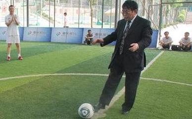 中国进世界杯聂卫平开茅台,聂卫平送中国足球酒