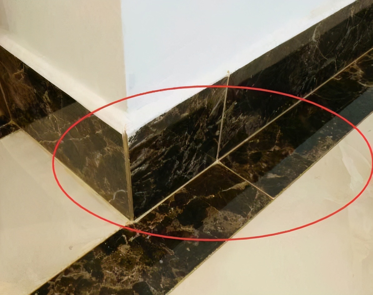 踢脚线压地砖缝用美缝吗,踢脚线和地板两种颜色美缝