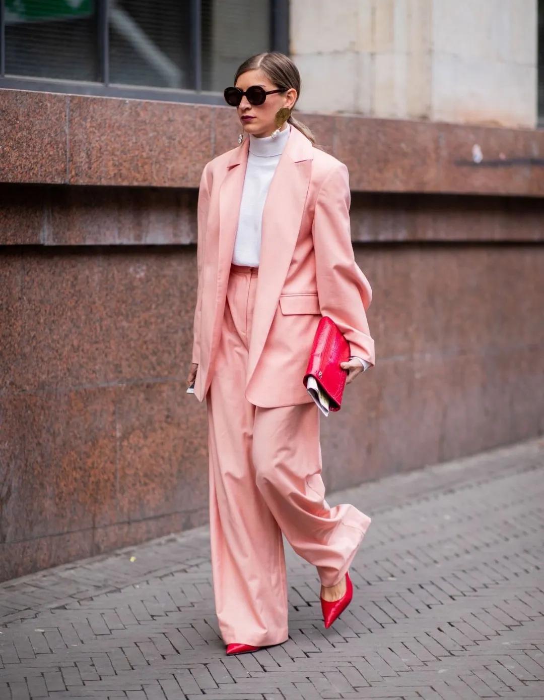 一套西装又正式又休闲,30-35岁女性春季穿搭西装