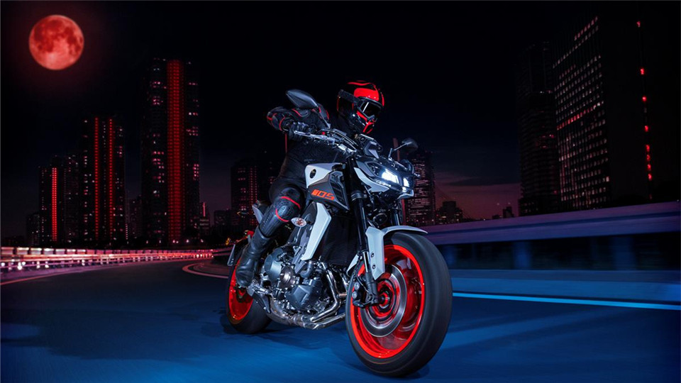 雅马哈mt-09发动机,雅马哈mt-09真的不适合新手吗