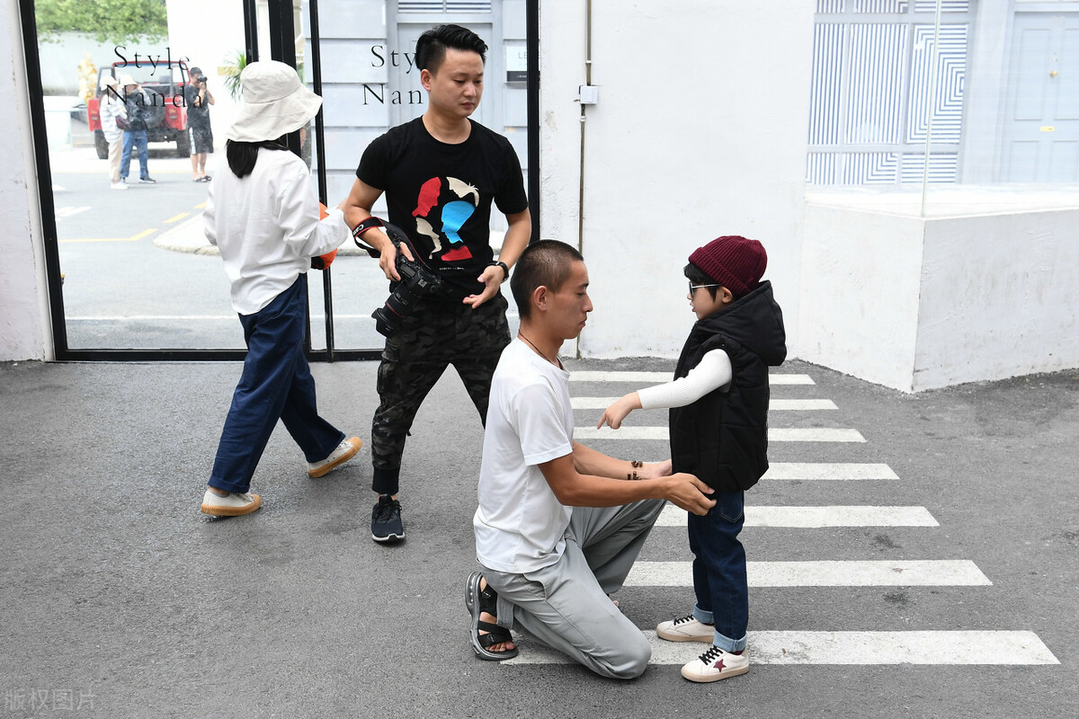 6岁儿子日入10000,我却后悔没有送他上幼儿园，有种教育无法舍弃