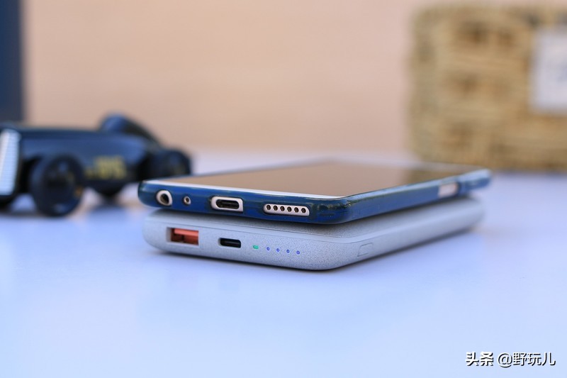 安卓手机背夹式充电宝测评,南卡无线充电宝pow-1和pow-2