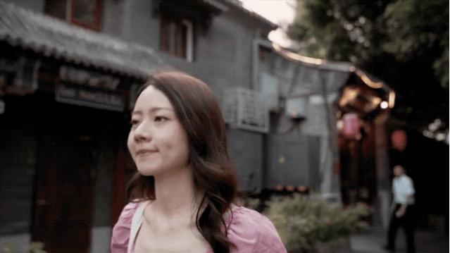 北京姑娘继承胡同老房，地板铺镜子、浴厕全透明，一个人住太爽