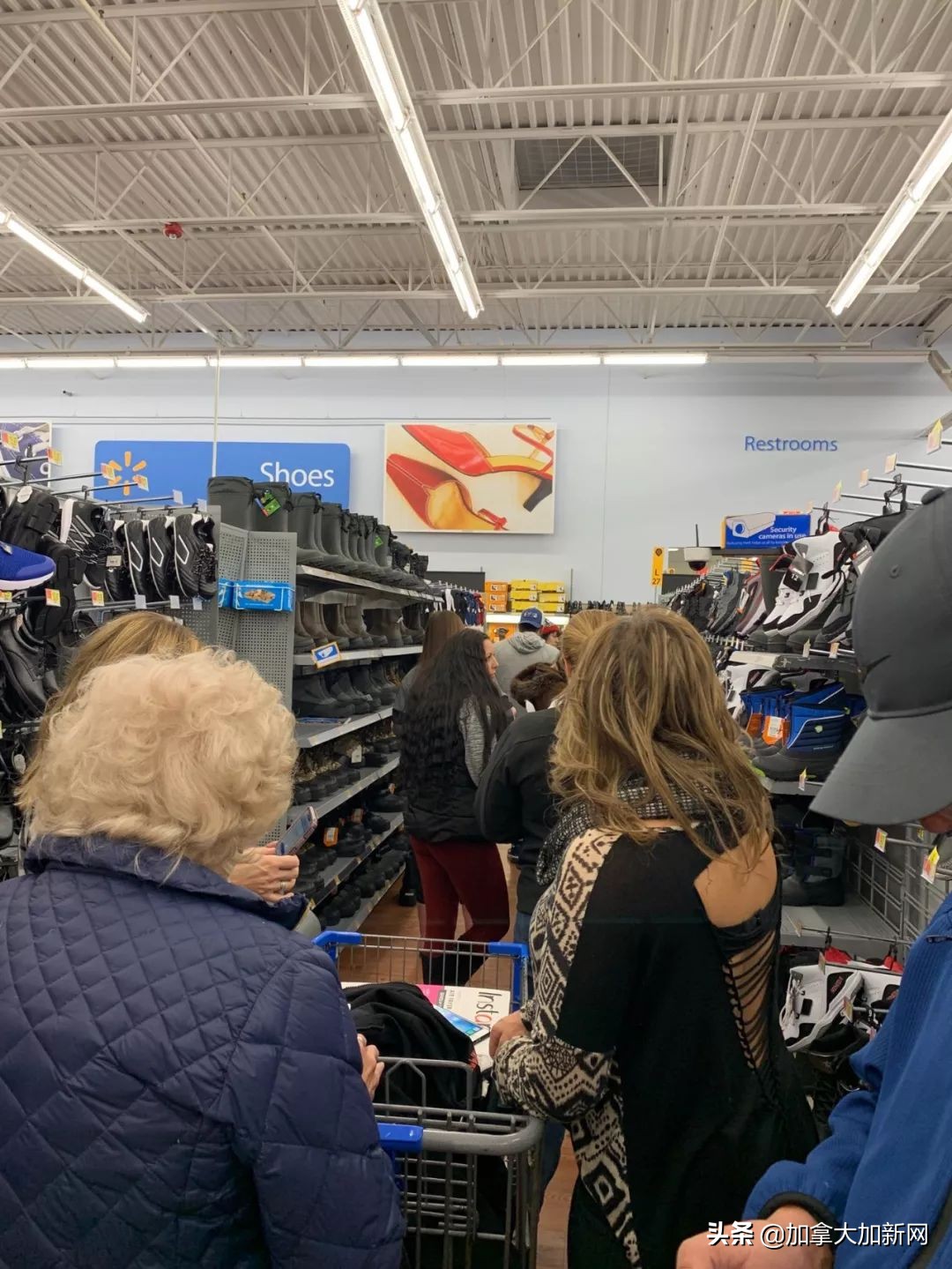 黑五疯狂打折视频,黑五全球狂欢购物节