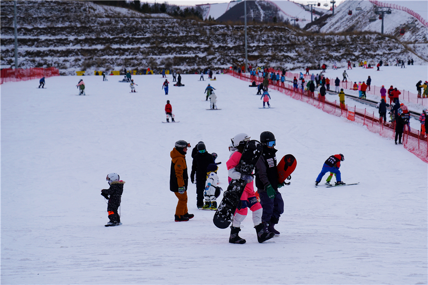 北京附近适合亲子游的滑雪场,崇礼太舞滑雪场滑雪单板