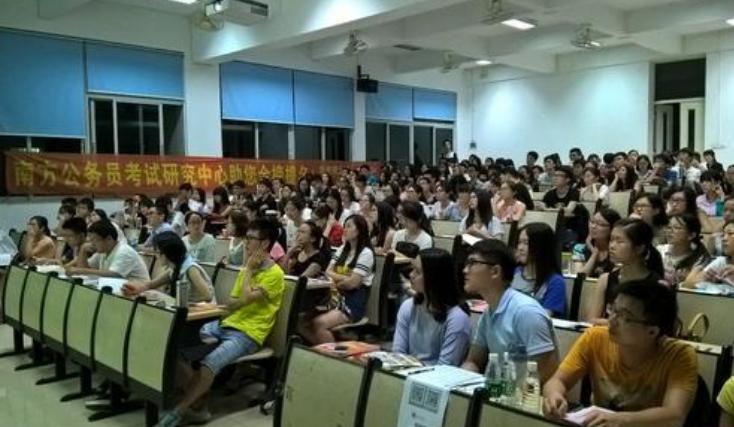 铁饭碗职业排行榜公务员仅排第四,全国最受欢迎的公务员