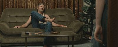 痴心妻子为“爱”绑架无知少女满足丈夫的施虐癖！