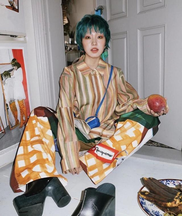 不知怎么搭配衣服?GO,跟着各国时尚博主们学穿搭!