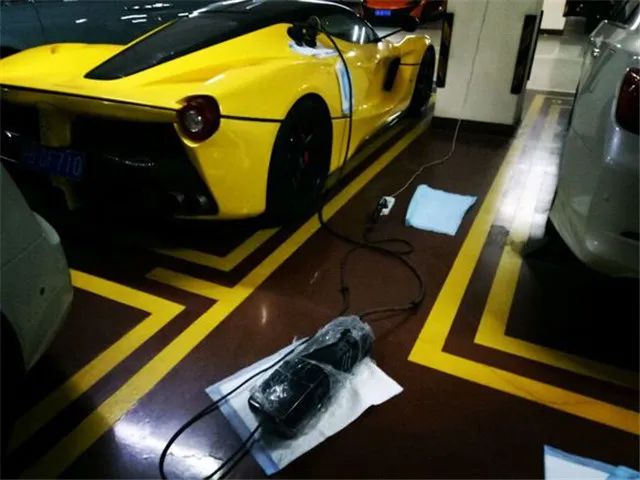 上海顶级豪车最多的小区，几千万的车都有，有几台都是同一个车主