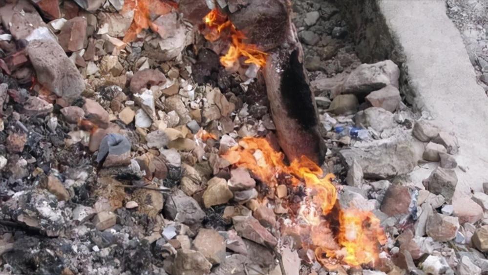 重庆地火村燃烧60年不熄灭,重庆地上冒火的村庄