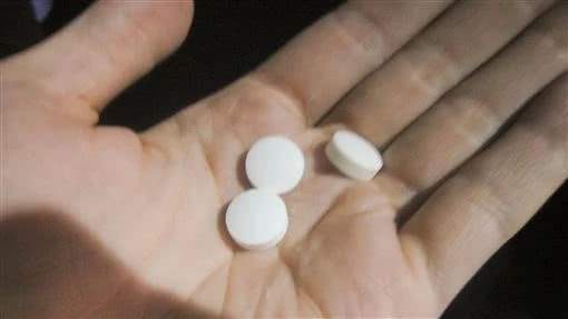 30多岁女子十年吃了30多种减肥药,30岁女子吃减肥药