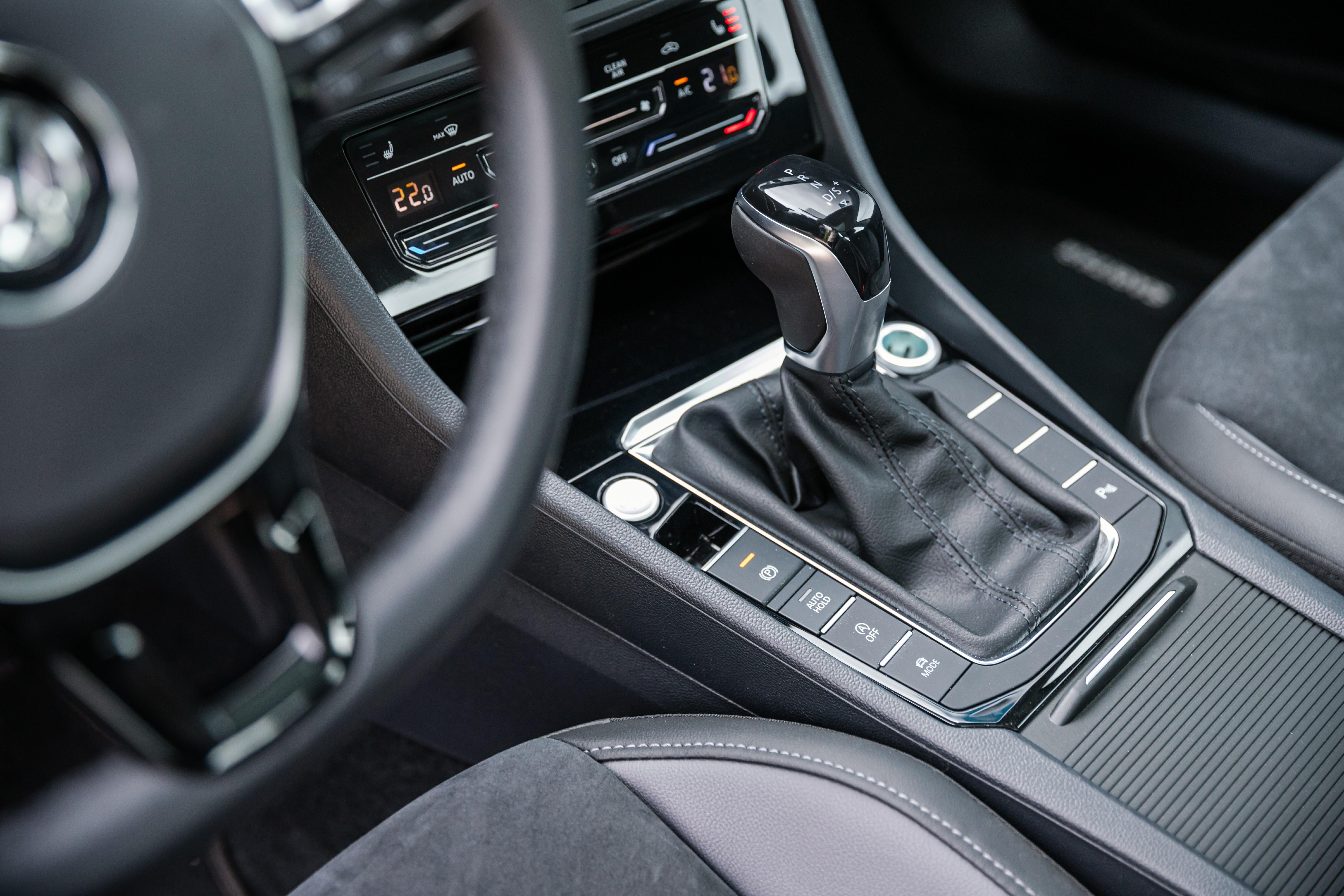 斯柯达明锐1.6和速腾发动机一样吗,斯柯达新明锐和速腾对比