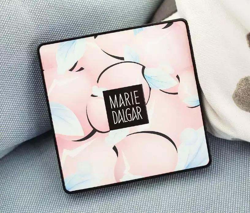 美宝莲和玛丽黛佳定妆粉哪个更好,美宝莲和玛丽黛佳口红哪个好