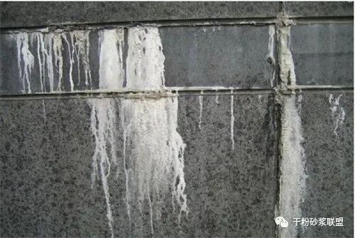 水泥基填缝泛白如何改善,水泥基填缝剂起粉了怎么补救
