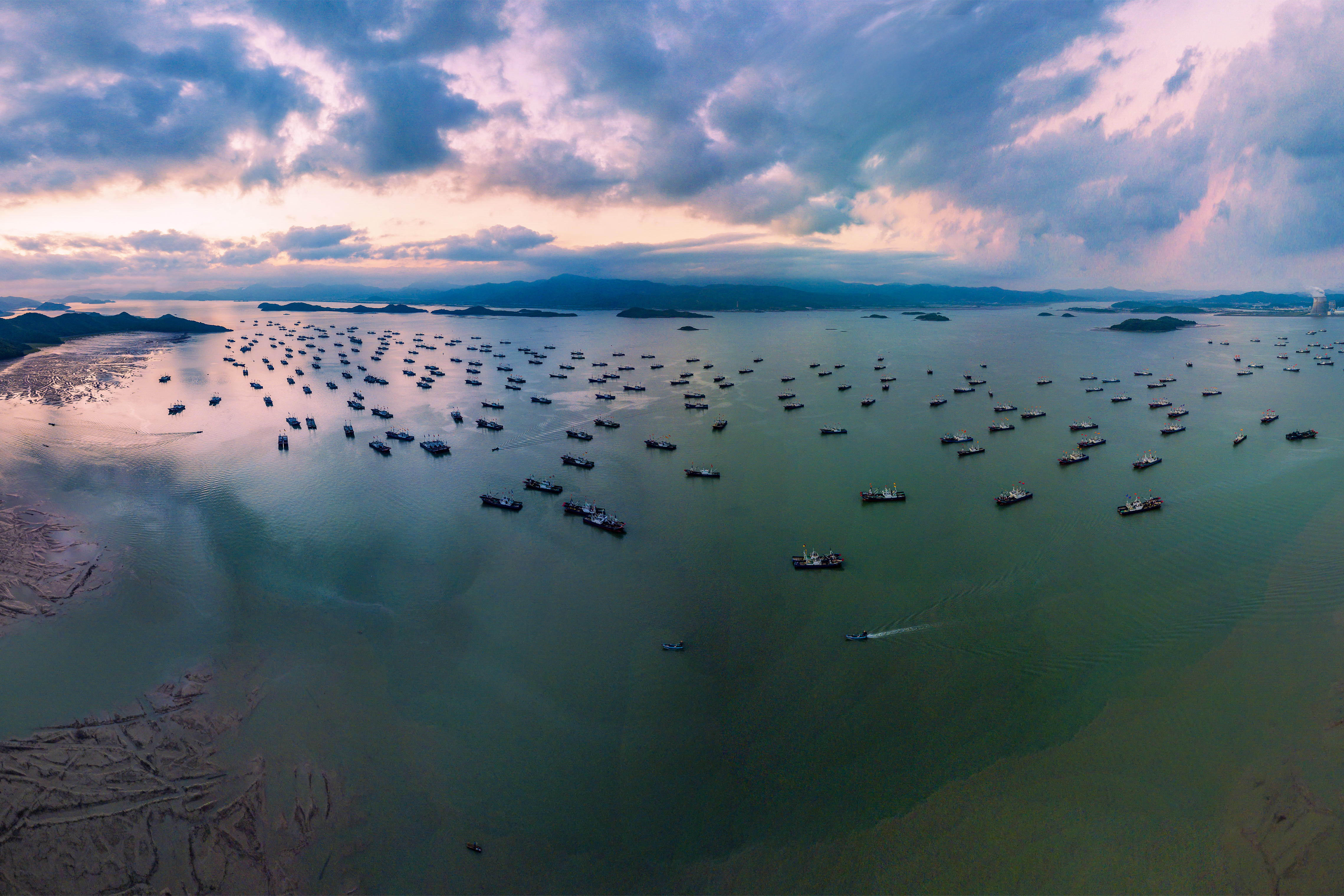 中国第一渔村渔船,中国第一大渔港开海画面