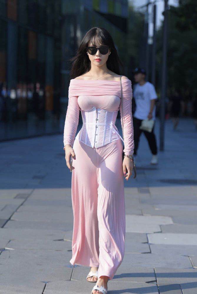 甜美风百褶裙套装显瘦,适合梨形身材穿的小香风套裙